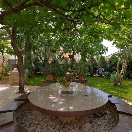 בית נופש In With Swimming Pool *